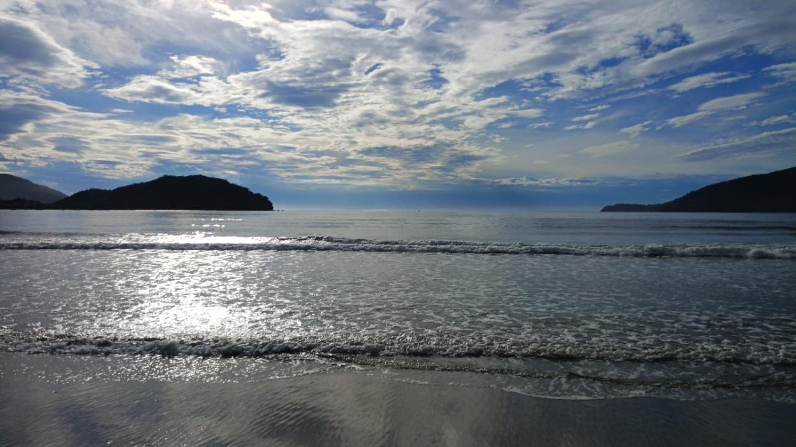 Apartamento Pe Na Areia, Ubatuba, 2quartos, Inteiro , Wi-fi ,garagem Ubatuba